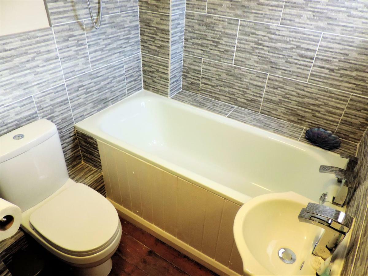 1 Bed Bagshot Pennyhill Accommodation Экстерьер фото