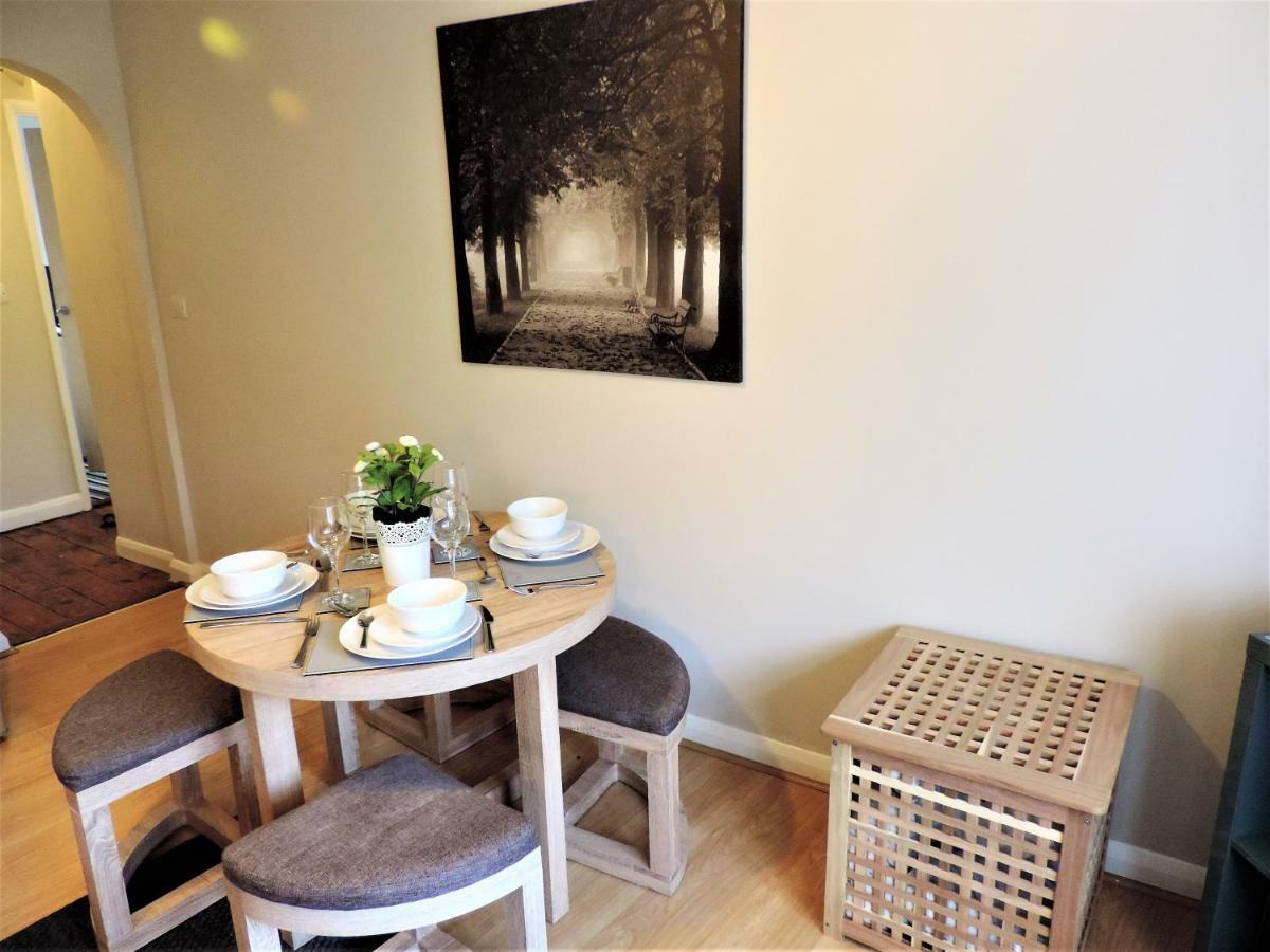 1 Bed Bagshot Pennyhill Accommodation Экстерьер фото