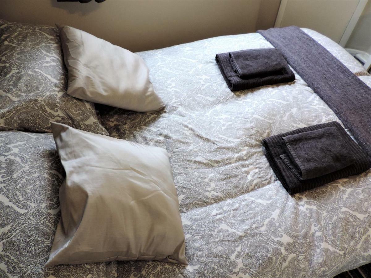 1 Bed Bagshot Pennyhill Accommodation Экстерьер фото