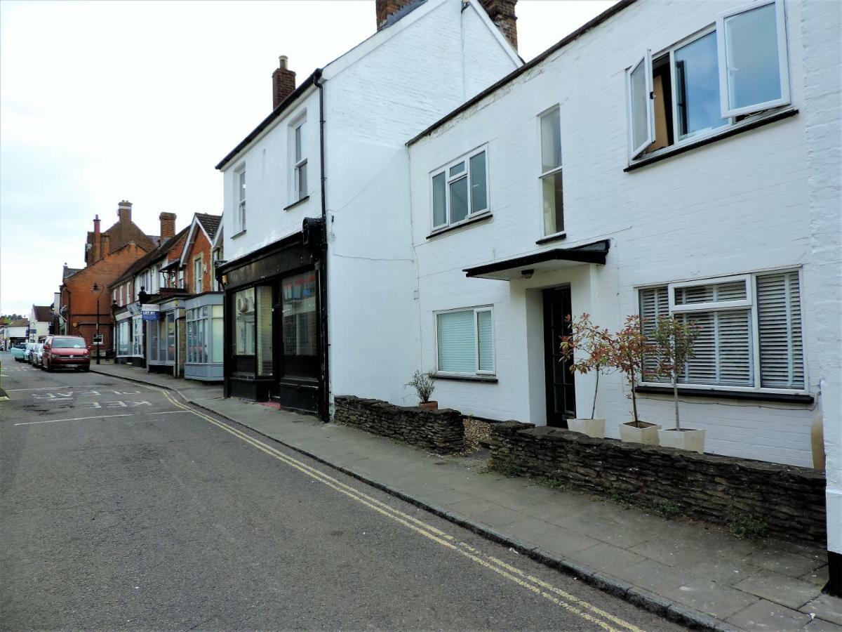 1 Bed Bagshot Pennyhill Accommodation Экстерьер фото